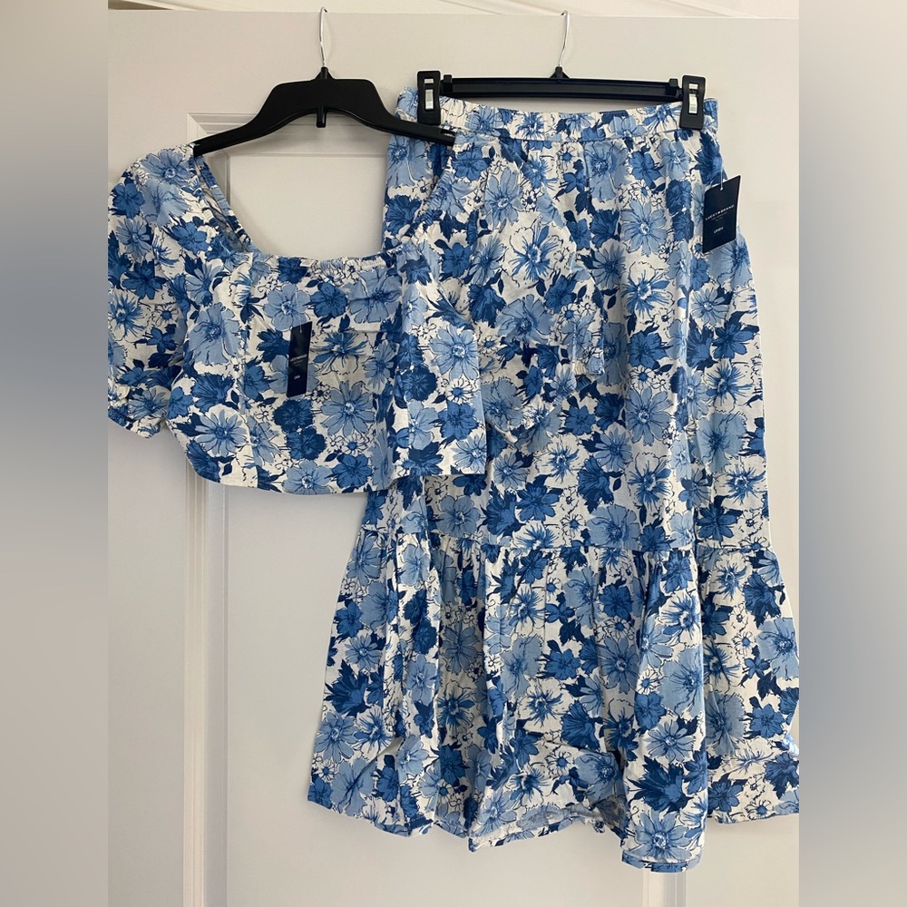 Lucky Brand Blue and White Floral set NWT skirt cropped top shirt size S flowers